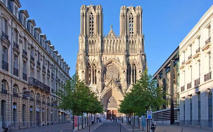 Illustration. Cathédrale de Reims. Champagne. Автобусная экскурсия Франция - Шампань. Source telegraph.co.uk. 2018-10-06